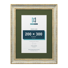 Cassis Cream 40 x 30 cm picture frame with a green mount for a 30 x 20 cm photo
