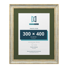 Cassis Cream 50 x 40 cm picture frame with a green mount for a 40 x 30 cm photo