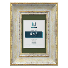 Cassis Cream 6 x 4 inch picture frame with a green mount for a 4 x 3 inch photo