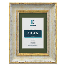 Cassis Cream 7 x 5 inch picture frame with a green mount for a 5 x 3.5 inch photo