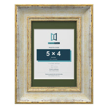 Cassis Cream 7 x 5 inch picture frame with a green mount for a 5 x 4 inch photo