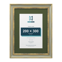 Cassis Green 40 x 30 cm picture frame with a green mount for a 30 x 20 cm photo