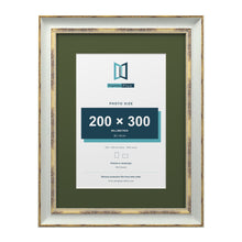 Cassis Light Grey 40 x 30 cm picture frame with a green mount for a 30 x 20 cm photo
