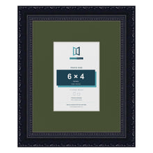Louis Black 10 x 8 inch picture frame with a green mount for a 6 x 4 inch photo
