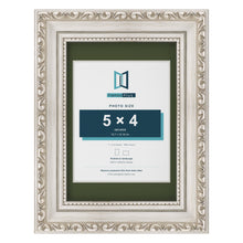 Louis Silver 7 x 5 inch picture frame with a green mount for a 5 x 4 inch photo